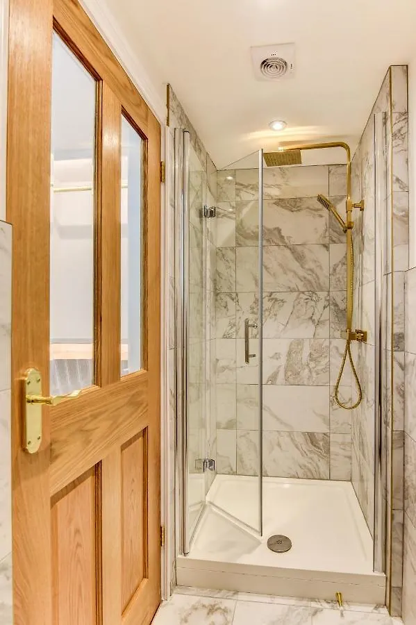 Ideal Weekly, Monthly Stay, 2Ensuites Brighton 0*,  United Kingdom
