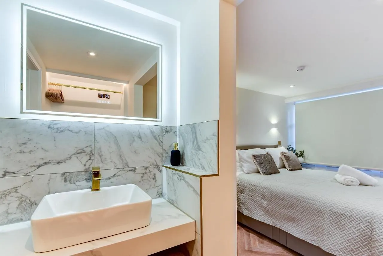 Ideal Weekly, Monthly Stay, 2Ensuites Brighton Apartment