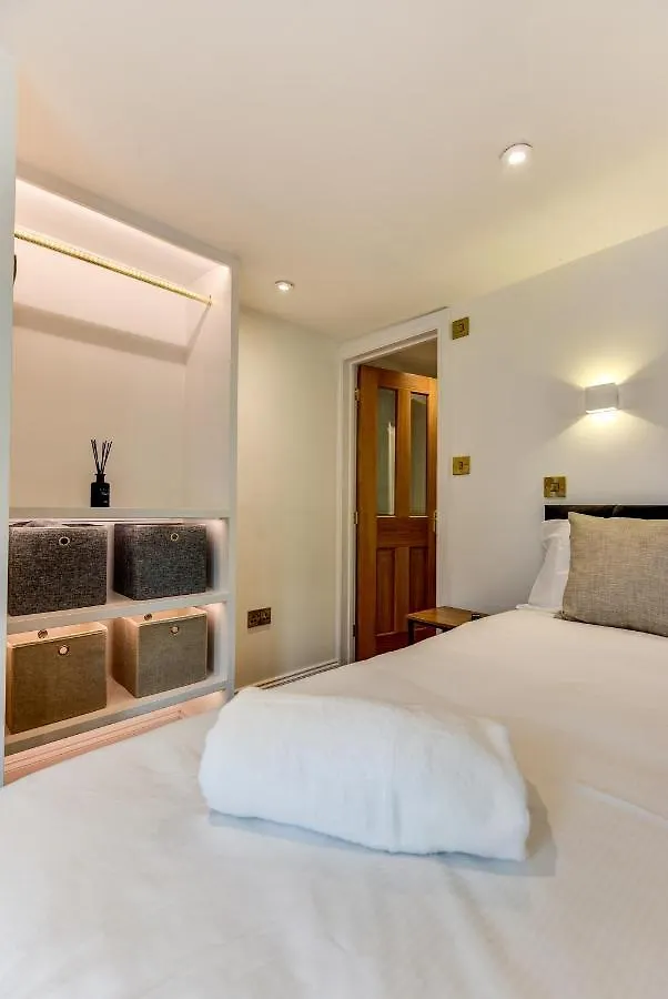 Ideal Weekly, Monthly Stay, 2Ensuites Brighton Apartment